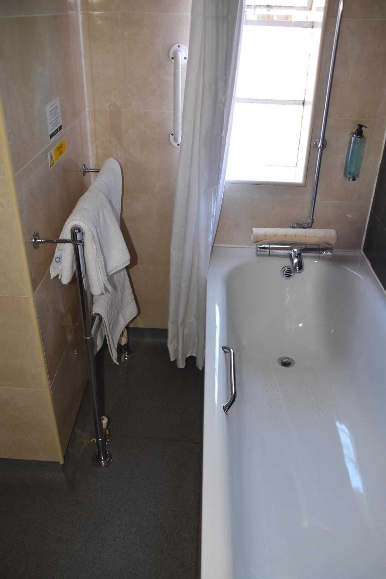 George Hotel Wetherspoon Bewdley Room photo
